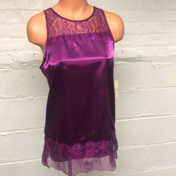 Cute tank top in gorgeous purple shade - Picture 1 of 3